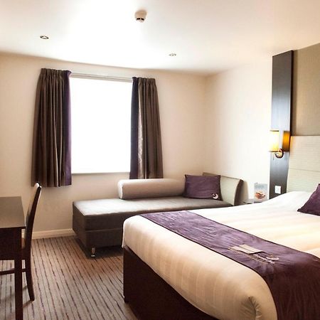 Premier Inn Guildford North - A3 Εξωτερικό φωτογραφία