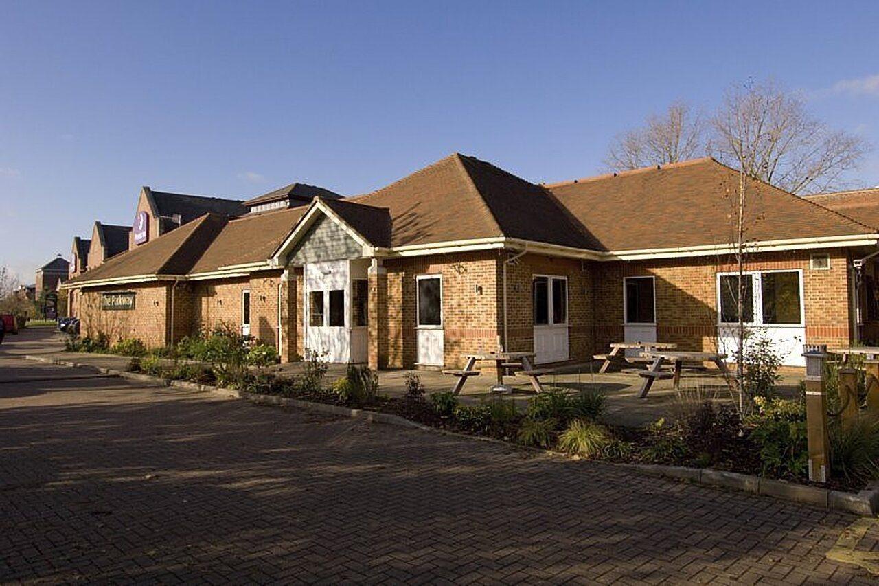 Premier Inn Guildford North - A3 Εξωτερικό φωτογραφία