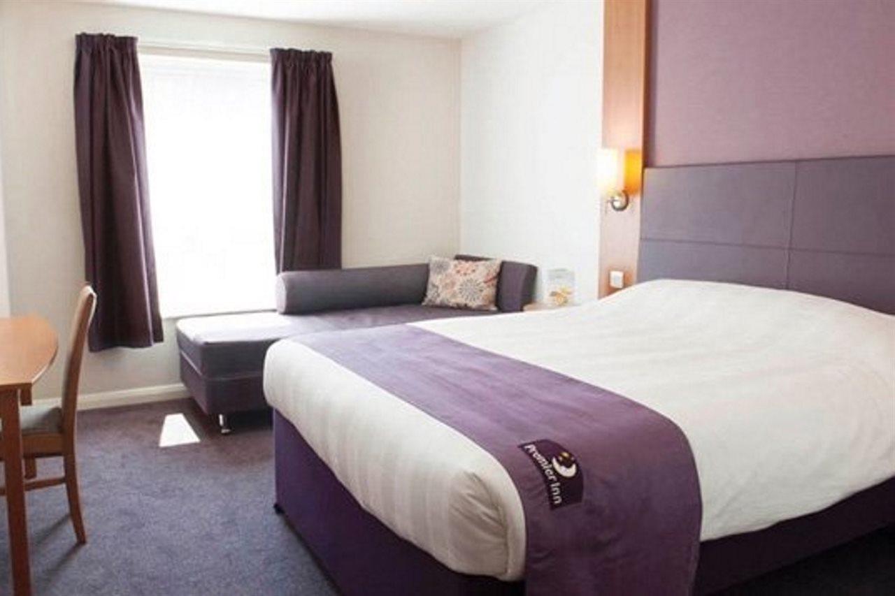 Premier Inn Guildford North - A3 Εξωτερικό φωτογραφία
