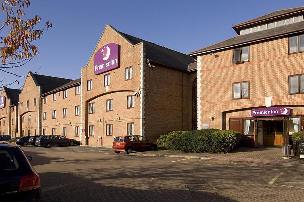 Premier Inn Guildford North - A3 Εξωτερικό φωτογραφία