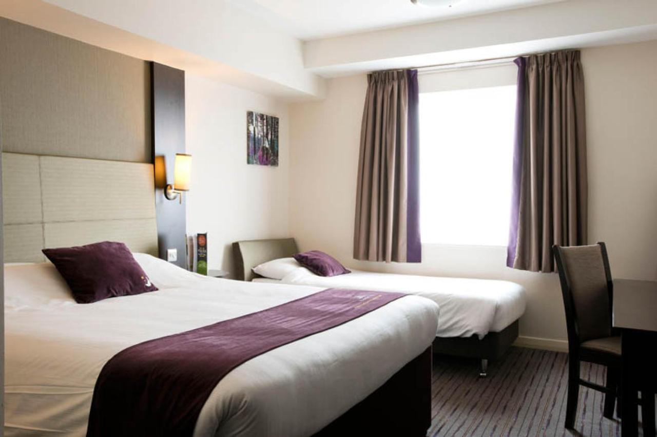 Premier Inn Guildford North - A3 Εξωτερικό φωτογραφία