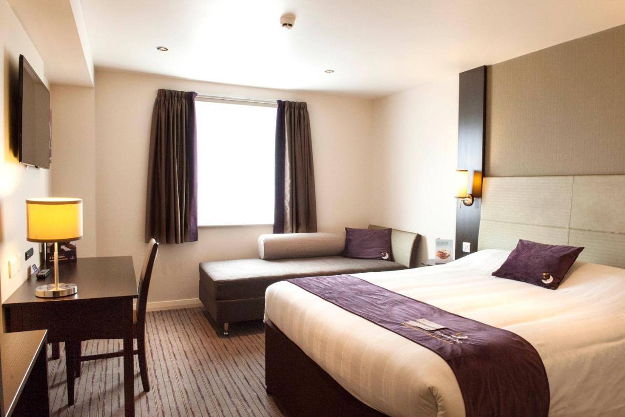 Premier Inn Guildford North - A3 Εξωτερικό φωτογραφία