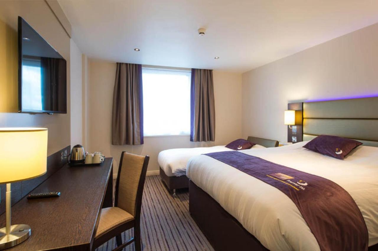 Premier Inn Guildford North - A3 Εξωτερικό φωτογραφία