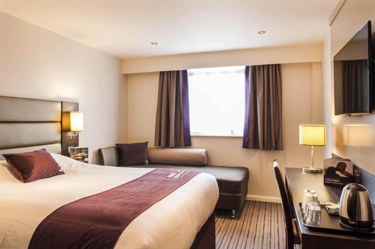 Premier Inn Guildford North - A3 Εξωτερικό φωτογραφία